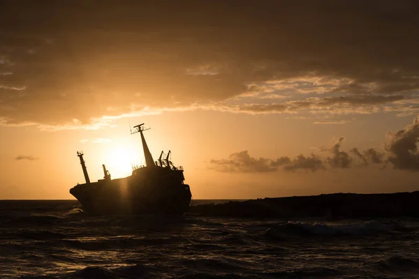 Verlassenes Schiffswrack Edro Bei Sonnenuntergang Peja Bei Paphos Zypern Stockbild