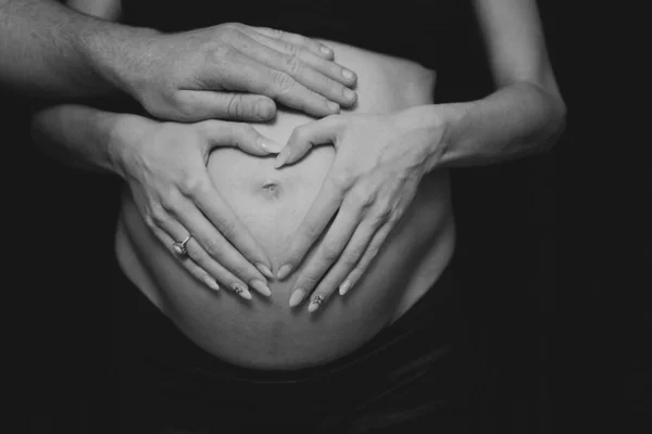 Barriga Grávida Nove Mont Coração Feito Mãos Barriga — Fotografia de Stock