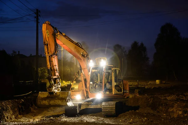 Excavadora Naranja Trabajando Noche Calle — Foto de Stock