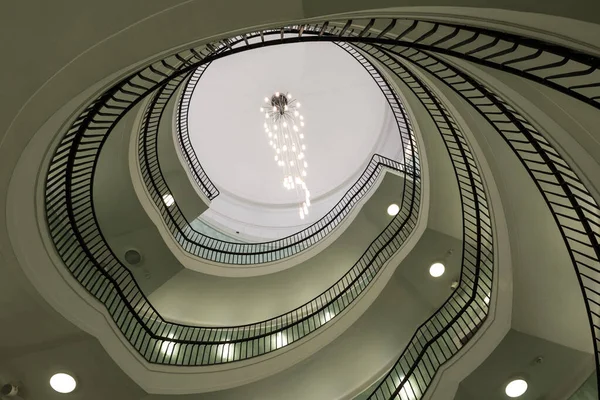 Escadaria Espiral Moderno Edifício Escritórios Okraglak Poznan Polônia — Fotografia de Stock