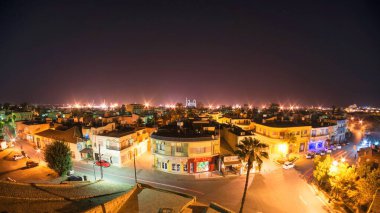 Kuzey Kıbrıs Türk Cumhuriyeti 'nde gece Famagusta kent mimarisi