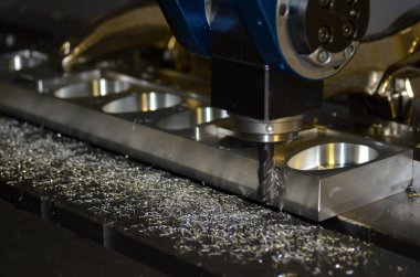 Cnc değirmen makinesi çalışıyor