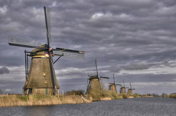 Hollanda, Hollanda Kinderdijk 'teki yel değirmenleri
