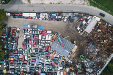 Araba hurdalığı hurdaya döndü Hurda Hava Aracı fotoğrafı 