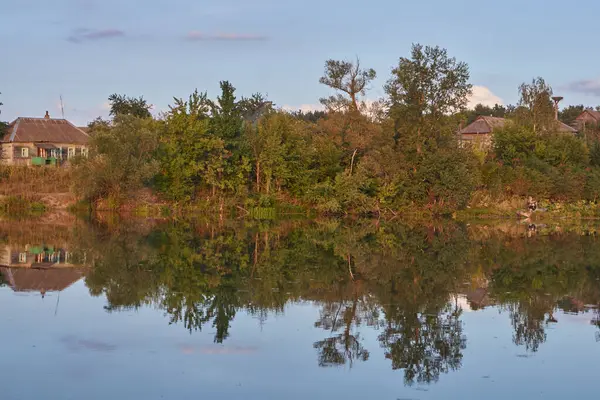 Pesca Sul Lago Nel Villaggio Dronovo — Foto Stock