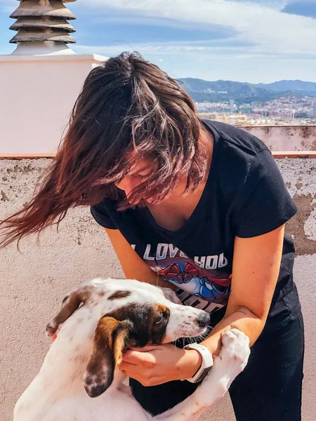 Yaşam Tarzı - Köpek ve kız arkada Barselona ile çatıda iyi vakit geçirin