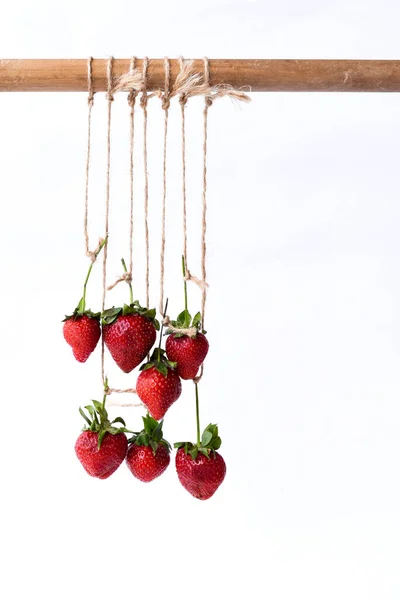 Fresh Stemmed Strawberries Roped Wooden White Background — Stock Photo, Image