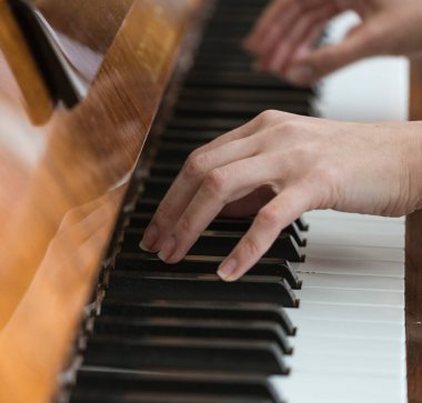 PIANO JAZZ MELODY ÇALIYOR