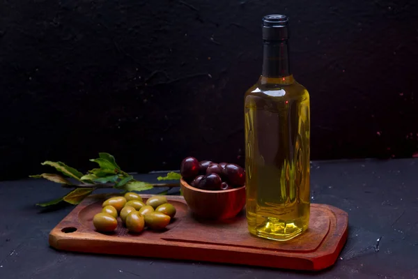 Bottle Olive Oil Table Olives — Stock Photo, Image
