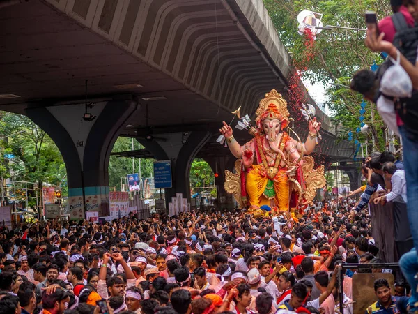 Mumbai Indie Září 2019 Tisíce Oddaných Loučí Nejvyšším Lordem Ganéšou — Stock fotografie