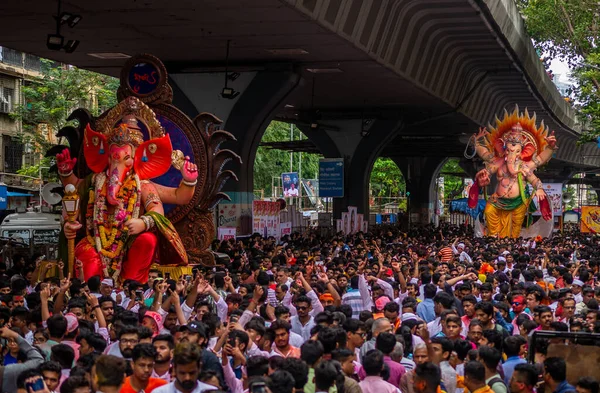 Mumbai Indie Září 2019 Tisíce Oddaných Loučí Lordem Ganeshou Bombaji — Stock fotografie