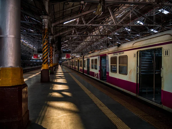 Mumbai Índia Dezembro 2019 Plataforma Vazia Estação Cst Com Arquitetura — Fotografia de Stock