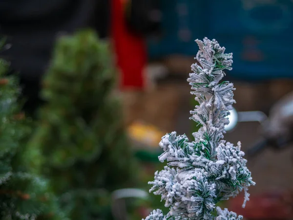 Primer Plano Del Árbol Navidad Con Copos Nieve —  Fotos de Stock