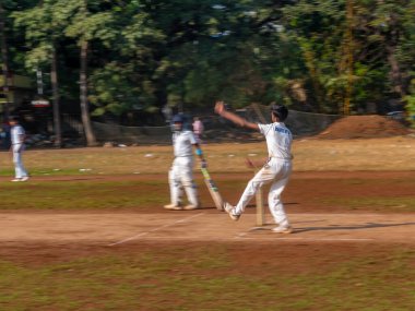 Mumbai, Hindistan - 14 Aralık 2019: Çocukların Mumbai topraklarında uyguladığı Hindistan 'ın en ünlü sporu