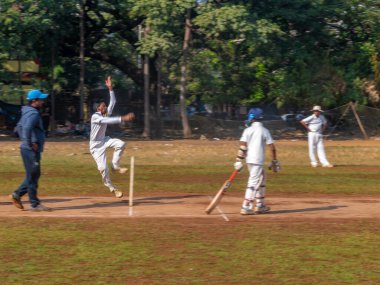 Mumbai, Hindistan - 14 Aralık 2019: Çocukların Mumbai topraklarında uyguladığı Hindistan 'ın en ünlü sporu