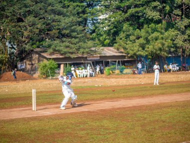 Mumbai, Hindistan - 14 Aralık 2019: Çocukların Mumbai topraklarında uyguladığı Hindistan 'ın en ünlü sporu