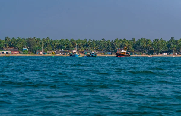 Malvan Índia Dezembro 2019 Barcos Turísticos Mar Azul Com Bela — Fotografia de Stock