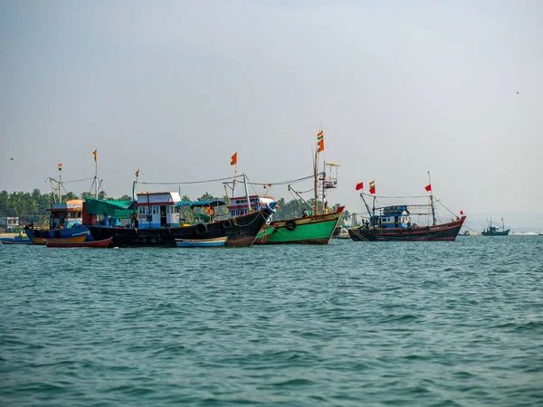 マルバン インド 2019年12月24日 インド洋の美しい海岸と観光船と青い海 Tarkarliビーチ有名な観光地 — ストック写真