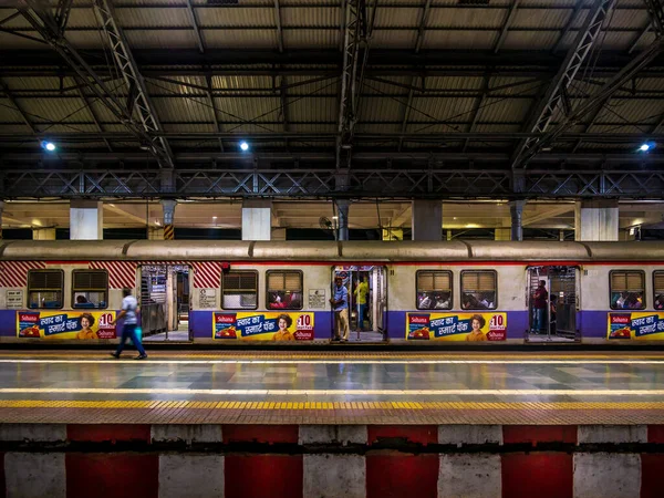 Mumbai Índia Janeiro 2020 Plataforma Deserta Trens Locais Durante Confinamento — Fotografia de Stock