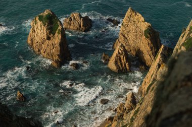 Cabo da Roca yakınlarındaki uçurumlar, Portekiz
