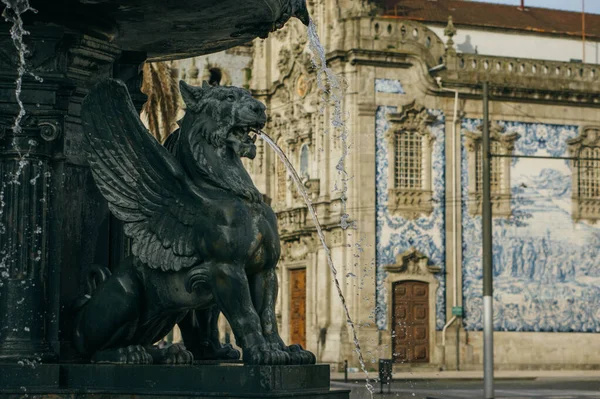 Porto 'daki Aslanların Çeşmesi