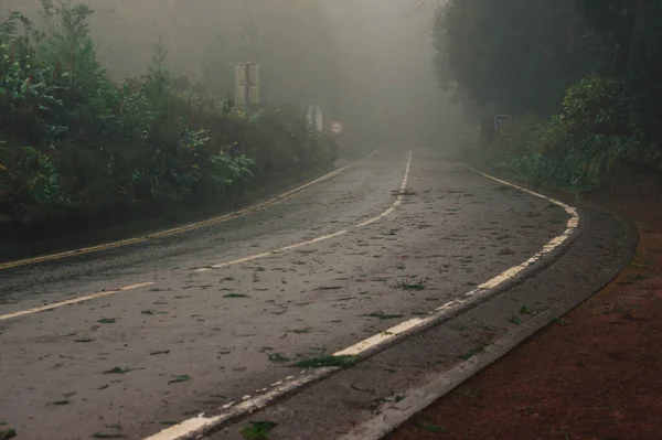 Portekiz, Azores 'in sisli yolu