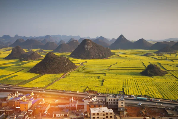 Paysage Golden Rooster Hill Luoping Yunnan Chine — Photo