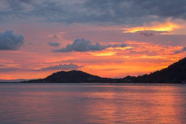 Alacakaranlık saat denizde