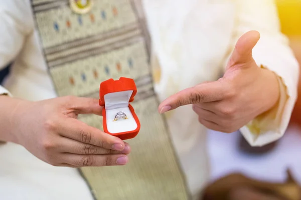 Thai Wedding Day Ring Hand — Stock Photo, Image