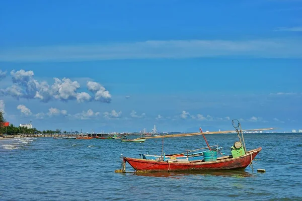 Fishing Boats Floating Sea Blue Sky — Stock Photo, Image