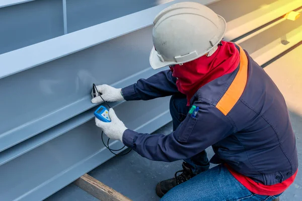 Technicians Measuring Dry Film Thickness Dft Coating Thickness Gauge Painting — Stock Photo, Image