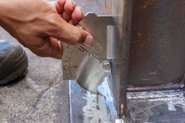 Kaynak göstergesi kullanılarak kaynak işleminin bacak uzunluğu Akış Çekirdeği Kaynak Kaynağı (FCAW)