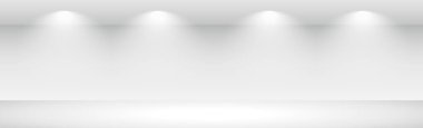 Beyaz, gri panoramik stüdyo arka planında beyaz parıltı