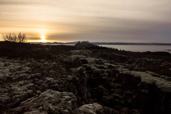 Paisagem Deserta Islândia Com Colina Sol Fundo Durante Inverno Europa — Fotografia de Stock
