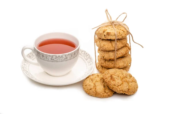 Eine Tasse Tee Und Hausgemachte Frische Kekse Auf Weißem Hintergrund — Stockfoto