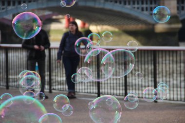 Londra 'da sabun köpükleri