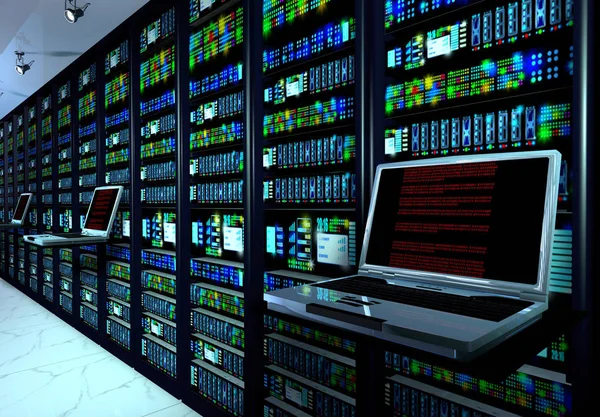 Creative business web telecommunication, connessione a Internet, cloud computing e connettività di rete: monitor terminale in sala server con rack server all'interno del data center — Foto Stock