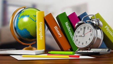 Beyaz arka plan üzerinde Küre, kitap, saat ve kalem sisolated. 3D çizim