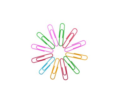 Beyaz arkaplanda daire şeklinde renkli ataçlar serisi. Dekoratif ataçlar pembe, sarı, yeşil, kırmızı ve mavi renklerde.