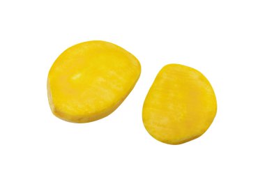 Taze mango meyvesi ve dilimlenmiş beyaz arka planda izole edilmiş bir parça. Yakından olgun mango.