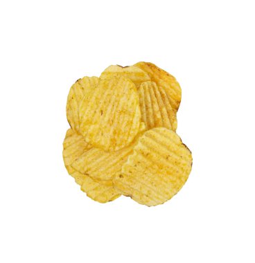 Beyaz arka planda izole edilmiş patates cipsi. Yakın planda kızarmış patates dilimleri.
