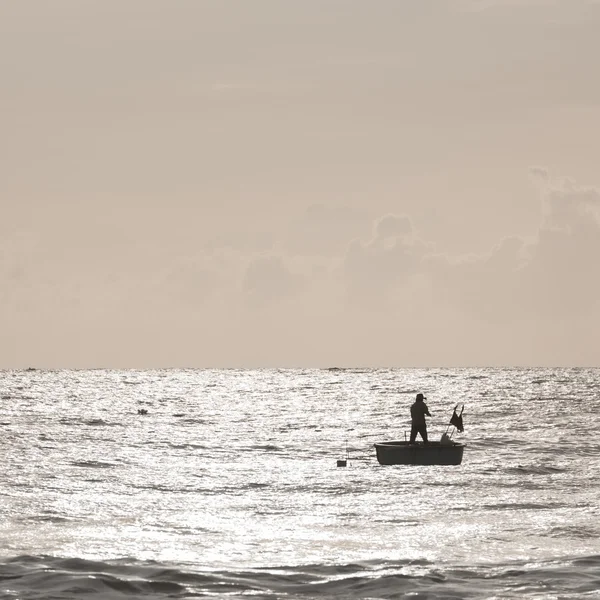 Fishing coracles on sea, tribal boats at fishing village — Stock Photo, Image