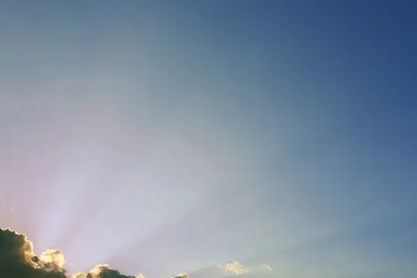 Light rays explosion on clear blue sky with cloud — Stock Photo, Image