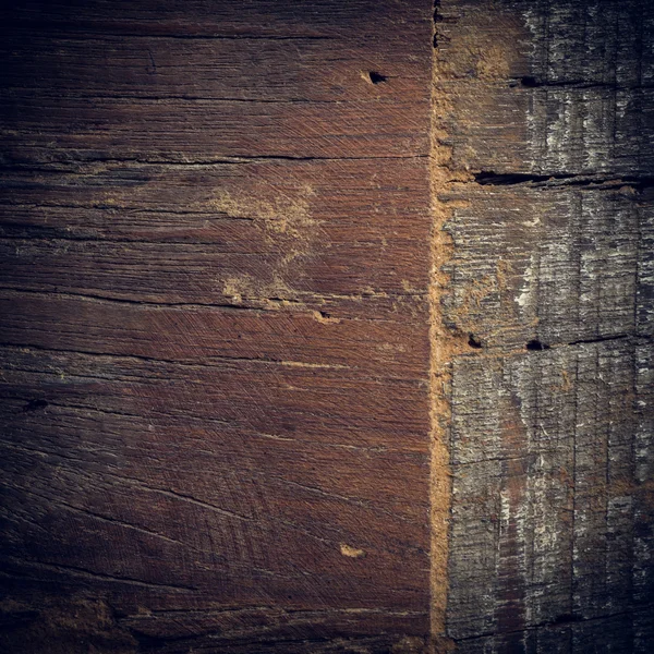 Fond en bois foncé, texture rugueuse de la surface du grain — Photo