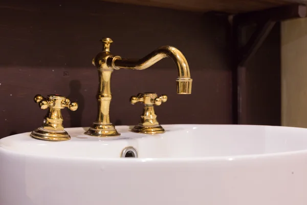 Gold faucet and washbasin design — Stock Photo, Image