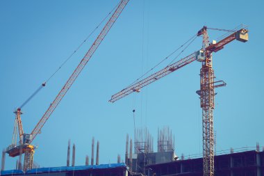 İnşaat alanında inşaat sektöründe çalışan Makina vinç