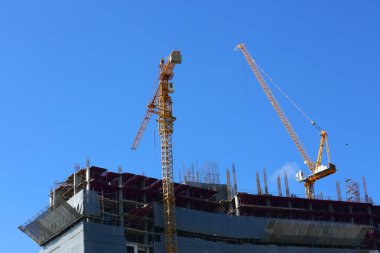 Şantiye inşaat sektöründe iki Makina vinç