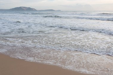 güzel manzara yaz deniz temiz kumsalı ile