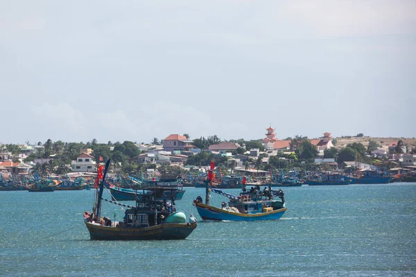 Coralli da pesca nautici in mare, barche tribali — Foto Stock