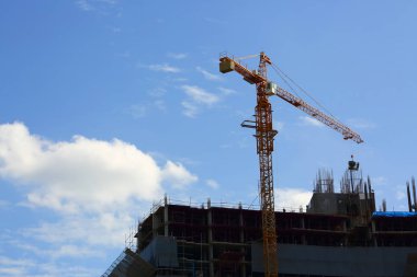 yapı sanayî makine vinç ile şantiye